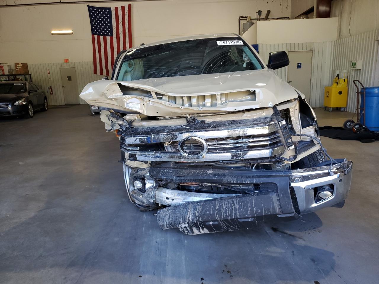 2017 Toyota Tundra VIN 5TFDW5F10HX631637 Copart auction photo, all over / minor dent/scratches damage thumbnail 5