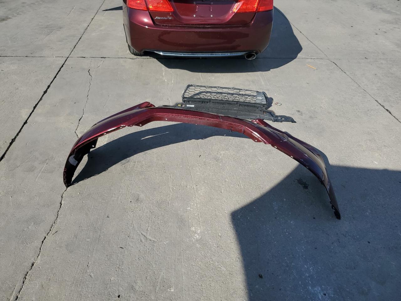 2015 Honda Accord VIN 1HGCR2F39FA156963 Copart auction photo, front end / minor dent/scratches damage thumbnail 12