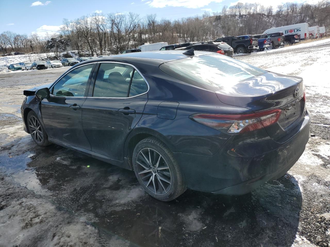 2022 Toyota Camry VIN 4T1F11BK5NU055065 Copart auction photo, front end / minor dent/scratches damage thumbnail 2
