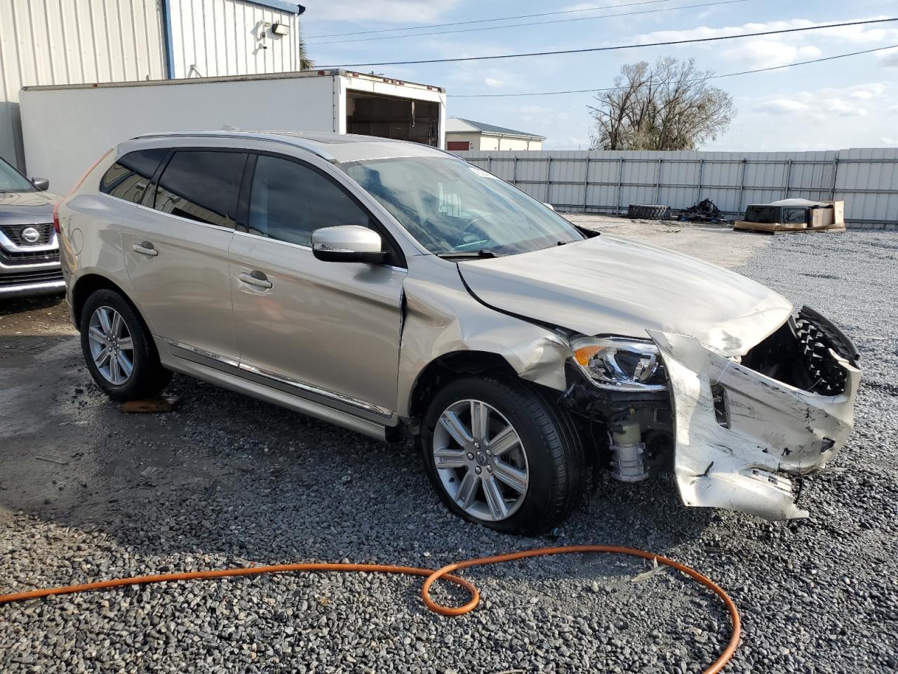 2017 Volvo XC60 VIN YV440MDU1H2008272 Copart auction photo, front end damage thumbnail 4