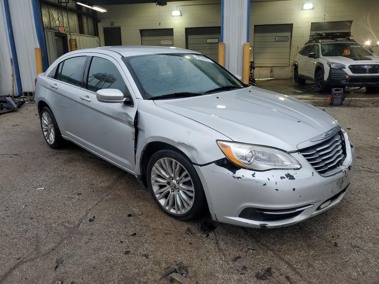 2012 Chrysler 200 VIN 1C3CCBAB3CN262333 Copart auction photo, front end / side damage thumbnail 4