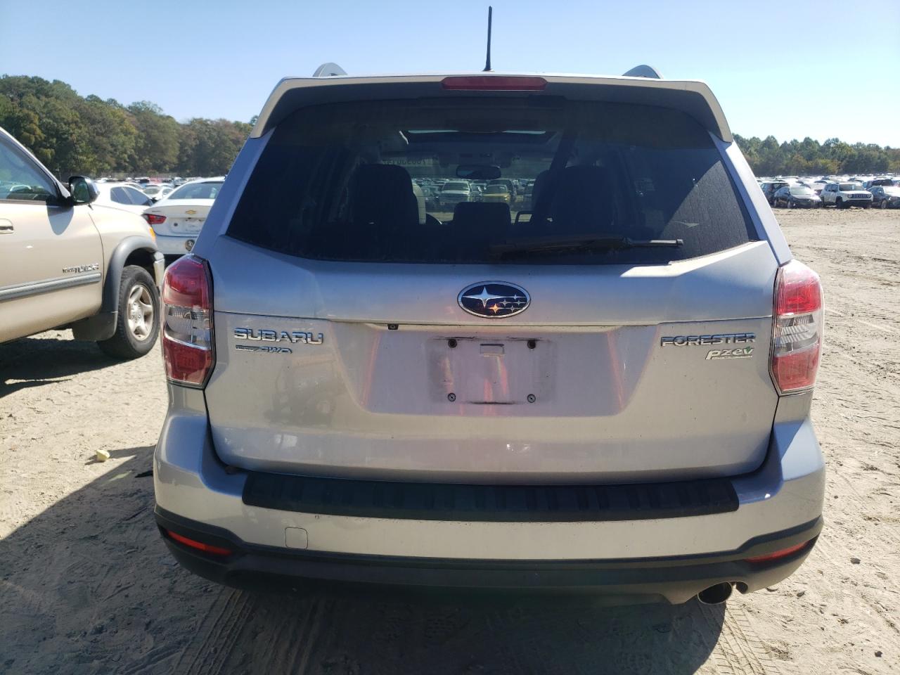 2015 Subaru Forester VIN JF2SJARC3FH418931 Copart auction photo, front end / minor dent/scratches damage thumbnail 6