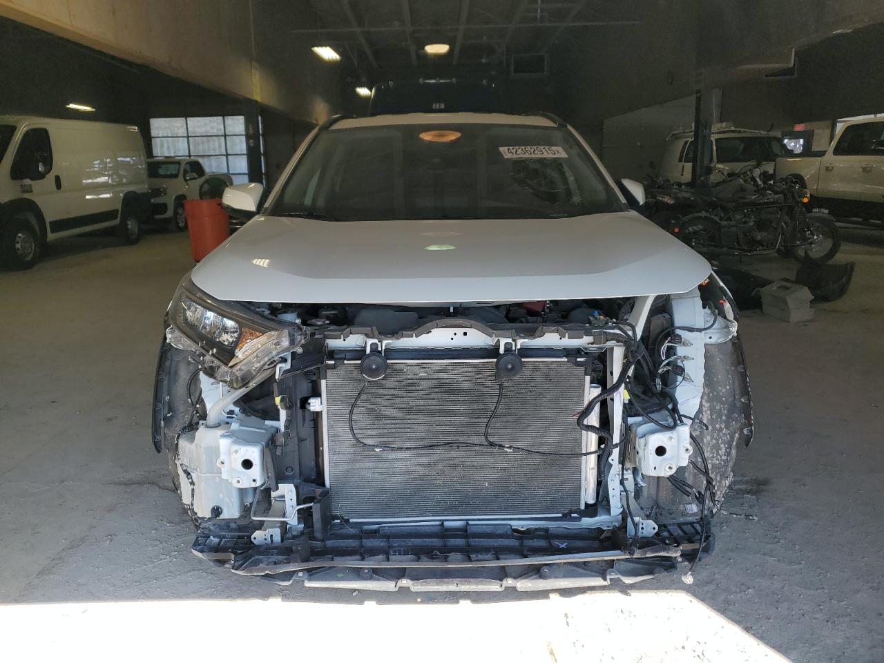 2021 Toyota RAV 4 VIN 2T3P1RFV4MW220925 Copart auction photo, front end / minor dent/scratches damage thumbnail 5