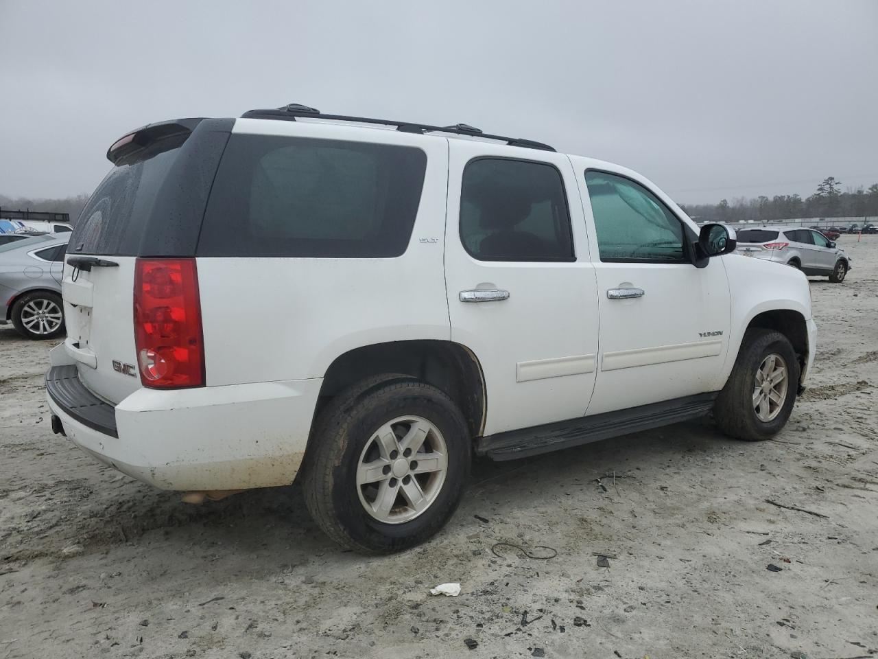 2010 GMC Yukon VIN 1GKUKCE03AR204959 Copart auction photo, front end damage thumbnail 3