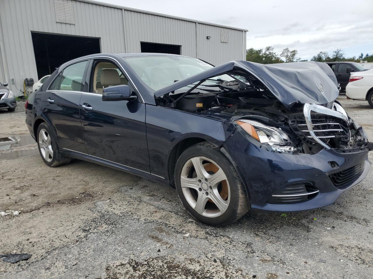 2014 Mercedes-Benz E-klasse VIN WDDHF8JB5EA837141 Copart auction photo, front end damage thumbnail 4