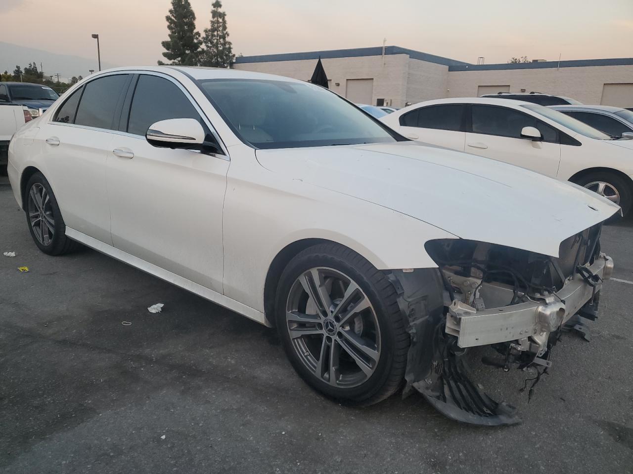 2021 Mercedes-Benz E-klasse VIN W1KZF8DB0MA874466 Copart auction photo, front end damage thumbnail 4
