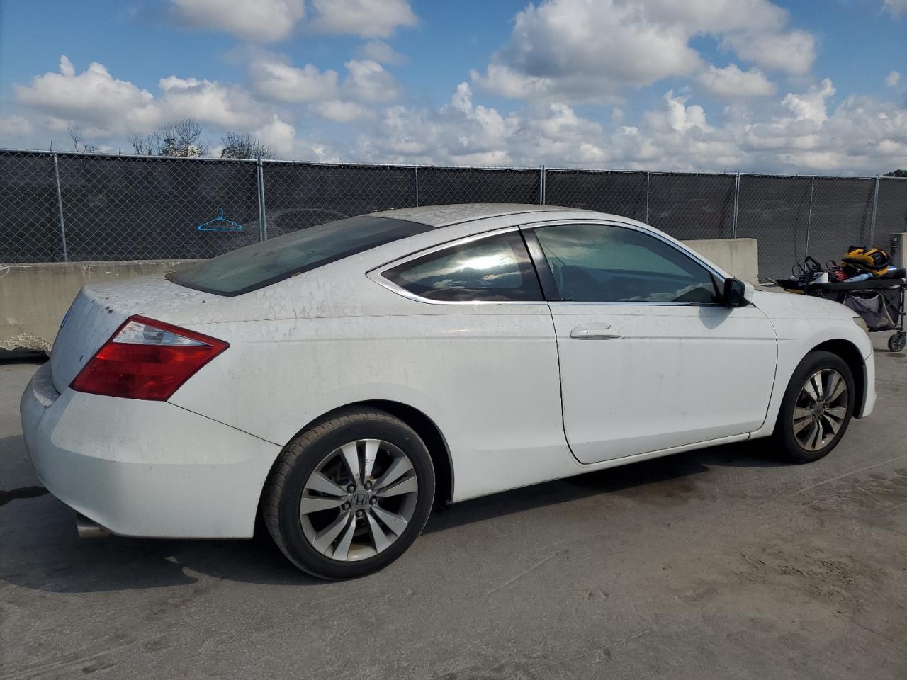 2009 Honda Accord VIN 1HGCS12349A011676 Copart auction photo, minor dent/scratches damage thumbnail 4
