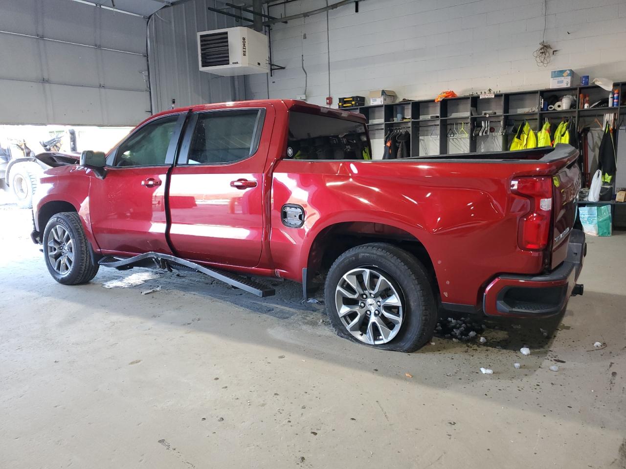 2021 Chevrolet Silverado VIN 1GCUYEEDXMZ180060 Copart auction photo, front end / rear end damage thumbnail 2