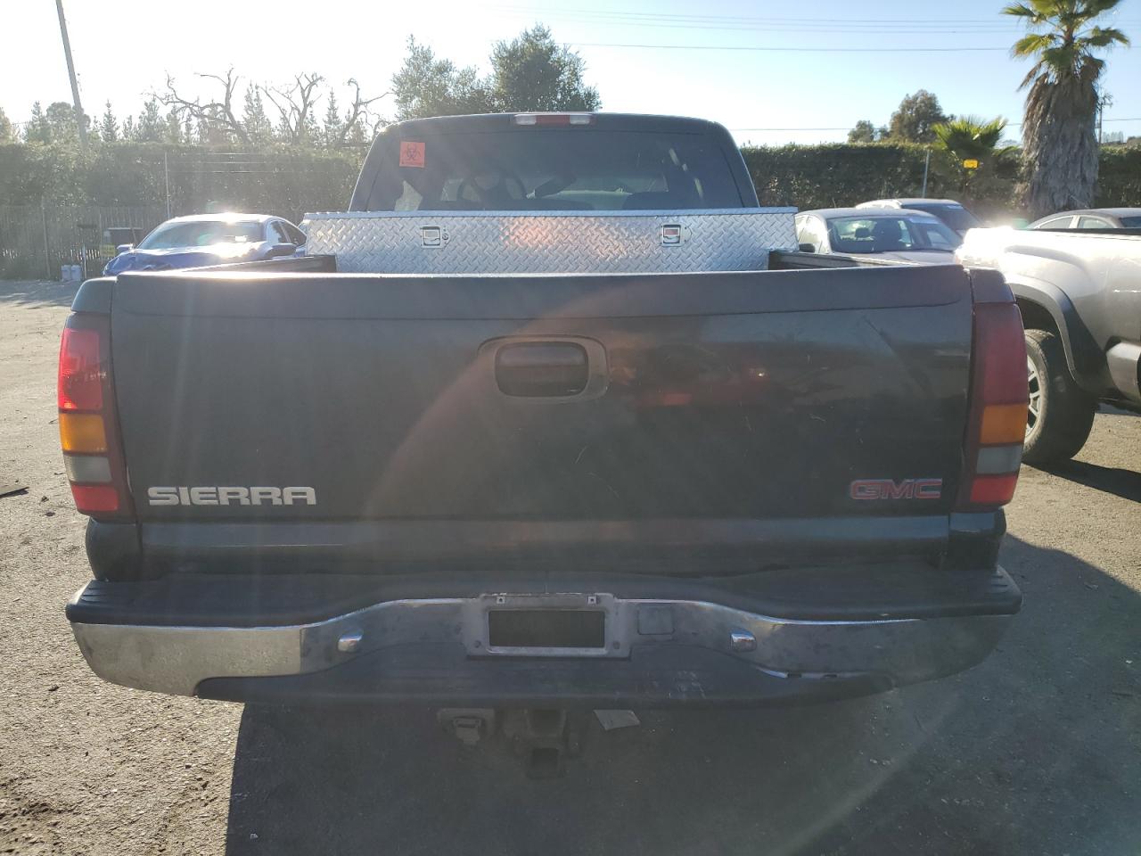 2002 GMC Sierra VIN 2GTEC19V321128421 Copart auction photo, front end / mechanical damage thumbnail 6