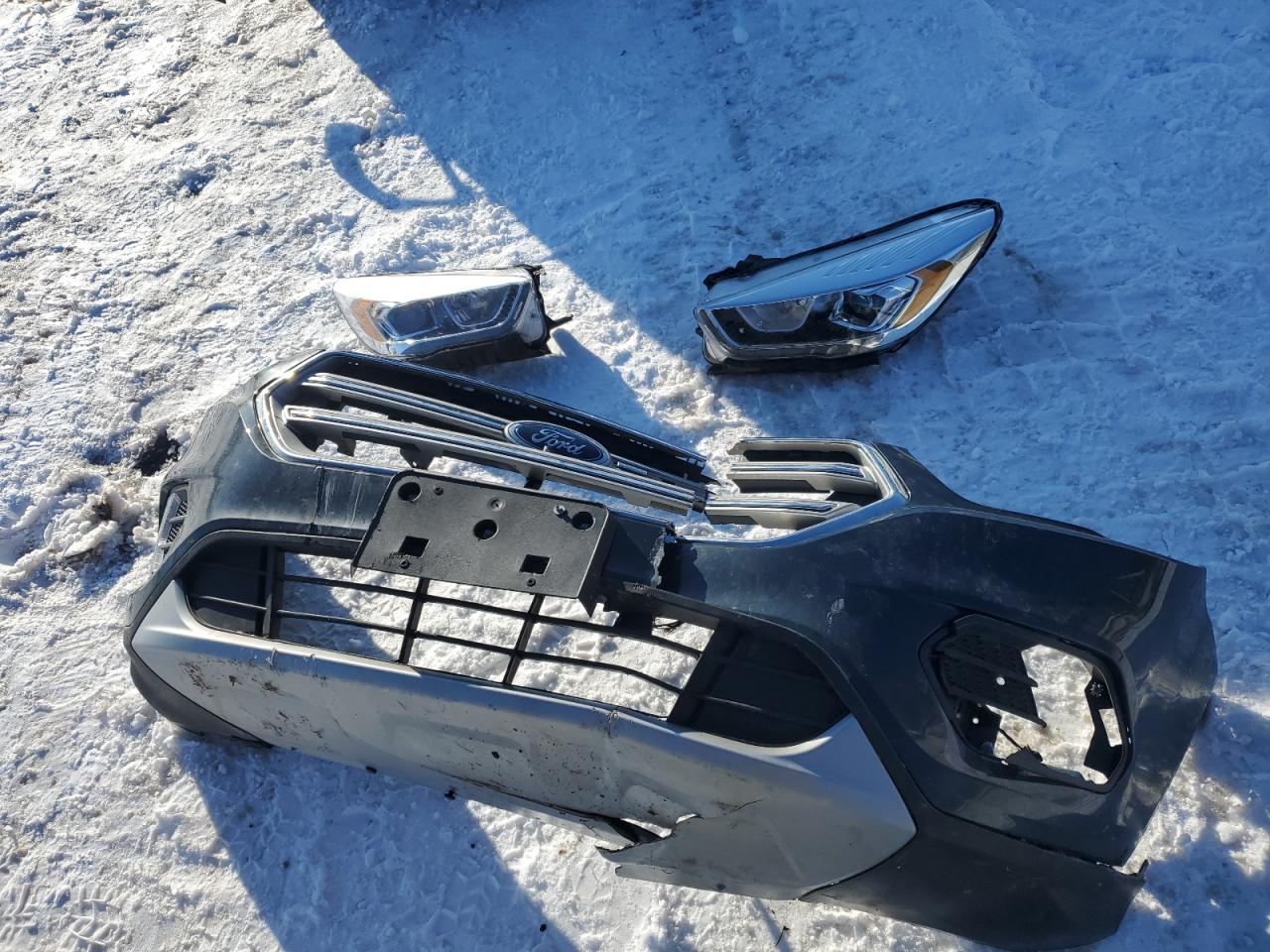 2019 Ford Escape VIN 1FMCU9HD1KUB23195 Copart auction photo, front end / minor dent/scratches damage thumbnail 15