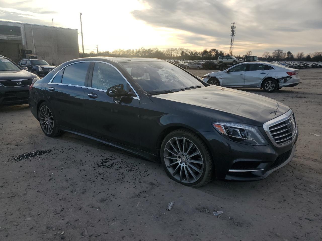 2016 Mercedes-Benz S-klasse VIN WDDUG8FB2GA233067 Copart auction photo, vandalism / all over damage thumbnail 4