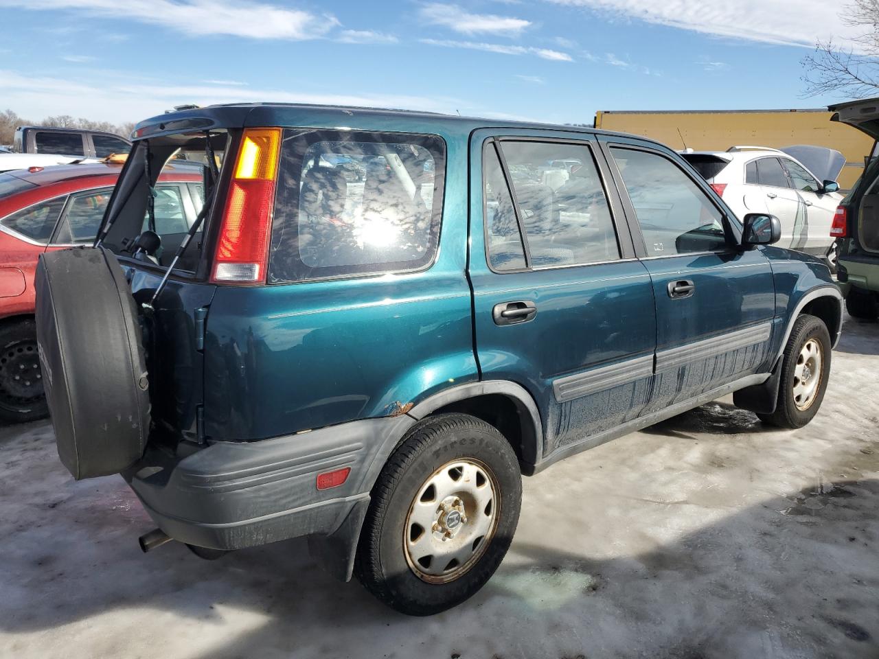 1998 Honda CR-V VIN JHLRD184XWC107298 Copart auction photo, rear end damage thumbnail 3