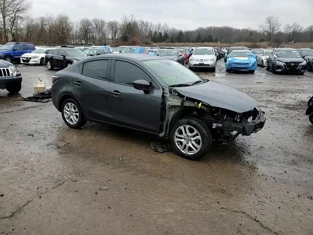2018 Toyota Yaris VIN 3MYDLBYV0JY325082 Copart auction photo, front end / side damage thumbnail 11