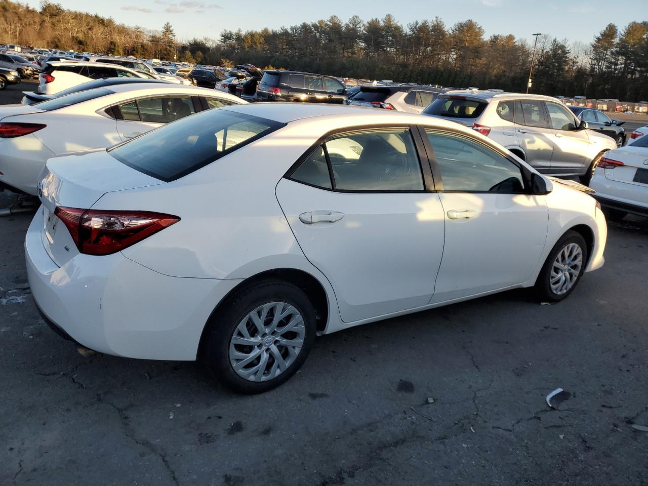 2018 Toyota Corolla VIN 2T1BURHE1JC088517 Copart auction photo, front end / frame damage damage thumbnail 3