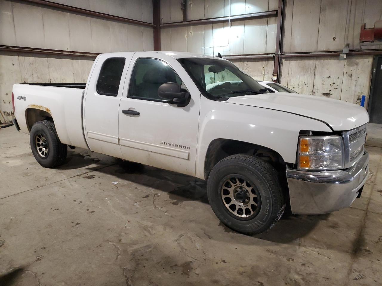 2013 Chevrolet Silverado VIN 1GCRKSE75DZ263136 Copart auction photo, front end / rear end damage thumbnail 4