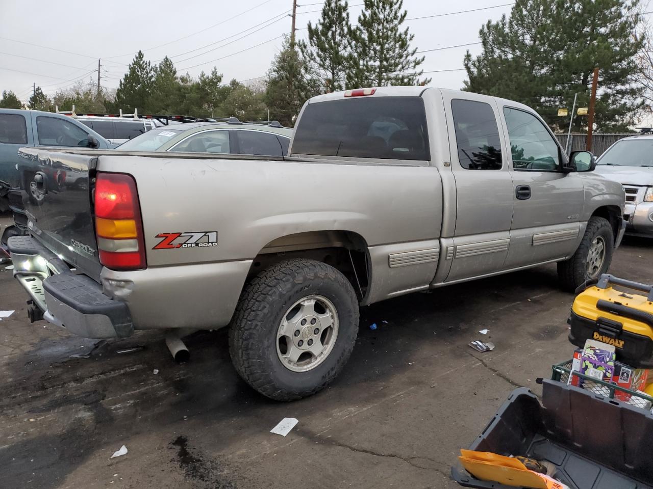 2001 Chevrolet Silverado VIN 1GCEK19T11E134636 Copart auction photo, biohazard/chemical / all over damage thumbnail 3
