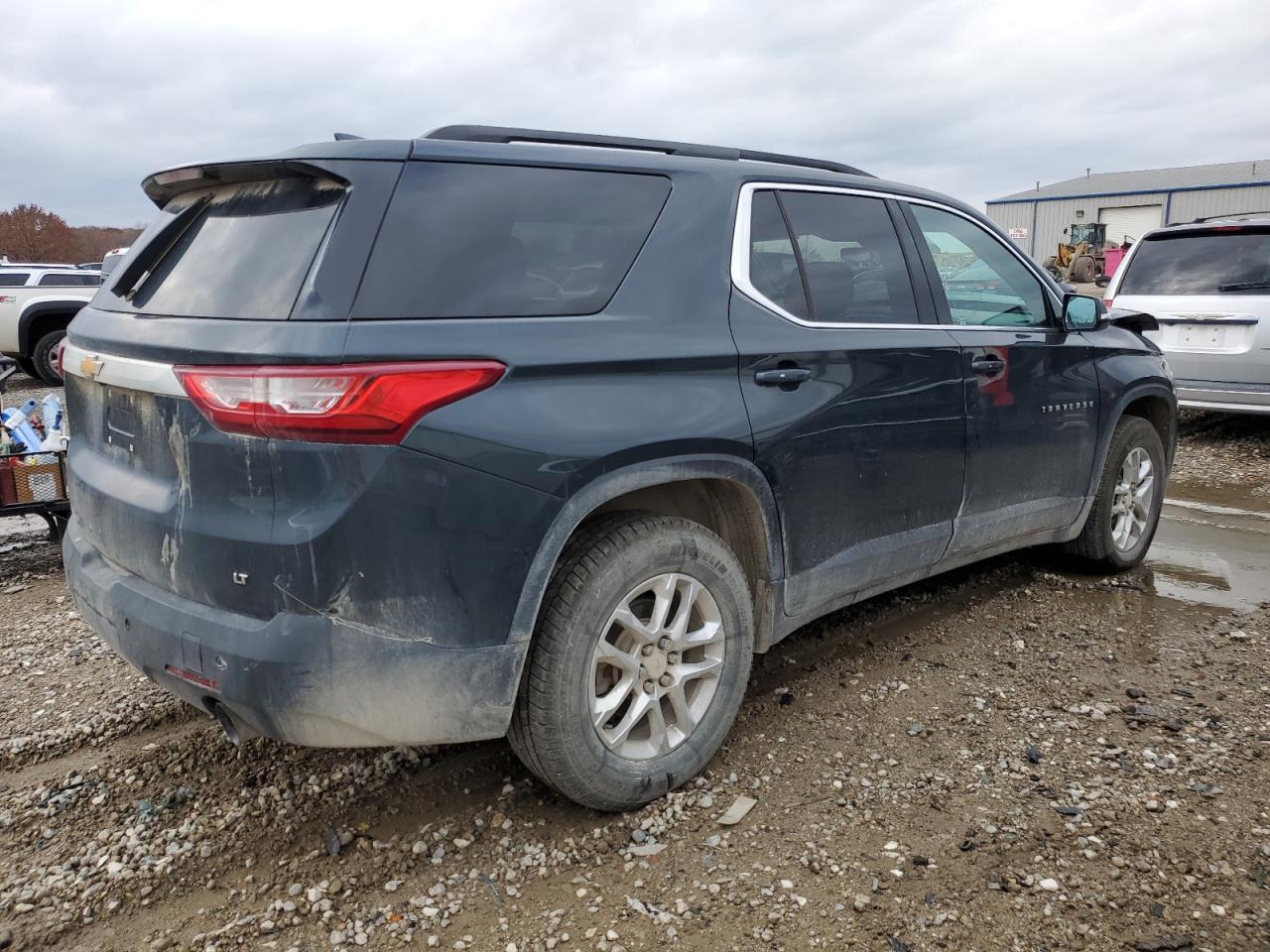 2019 Chevrolet Traverse VIN 1GNERGKW8KJ104133 Copart auction photo, front end / side damage thumbnail 3