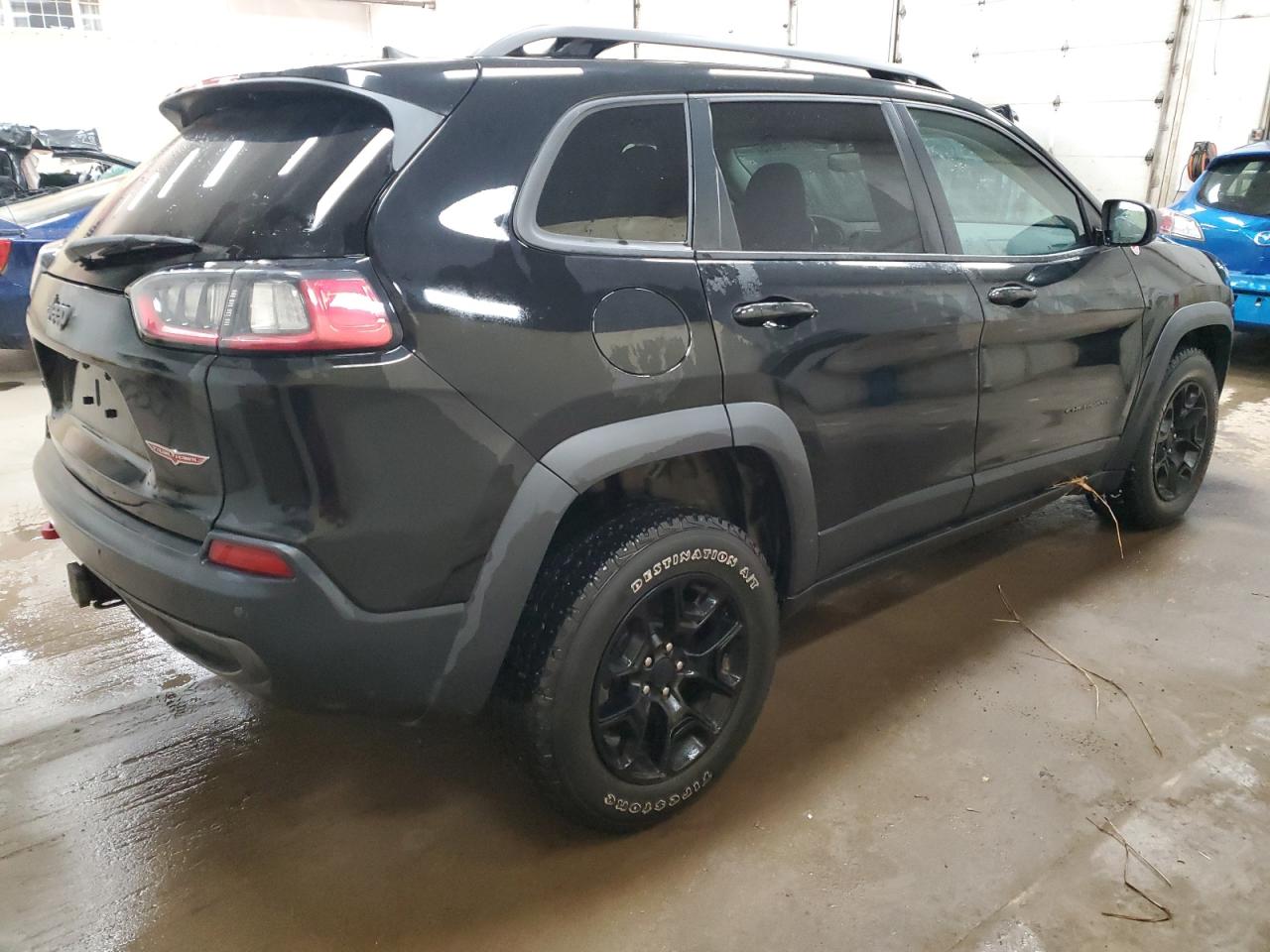 2019 Jeep Cherokee VIN 1C4PJMBX2KD227246 Copart auction photo, front end / side damage thumbnail 3