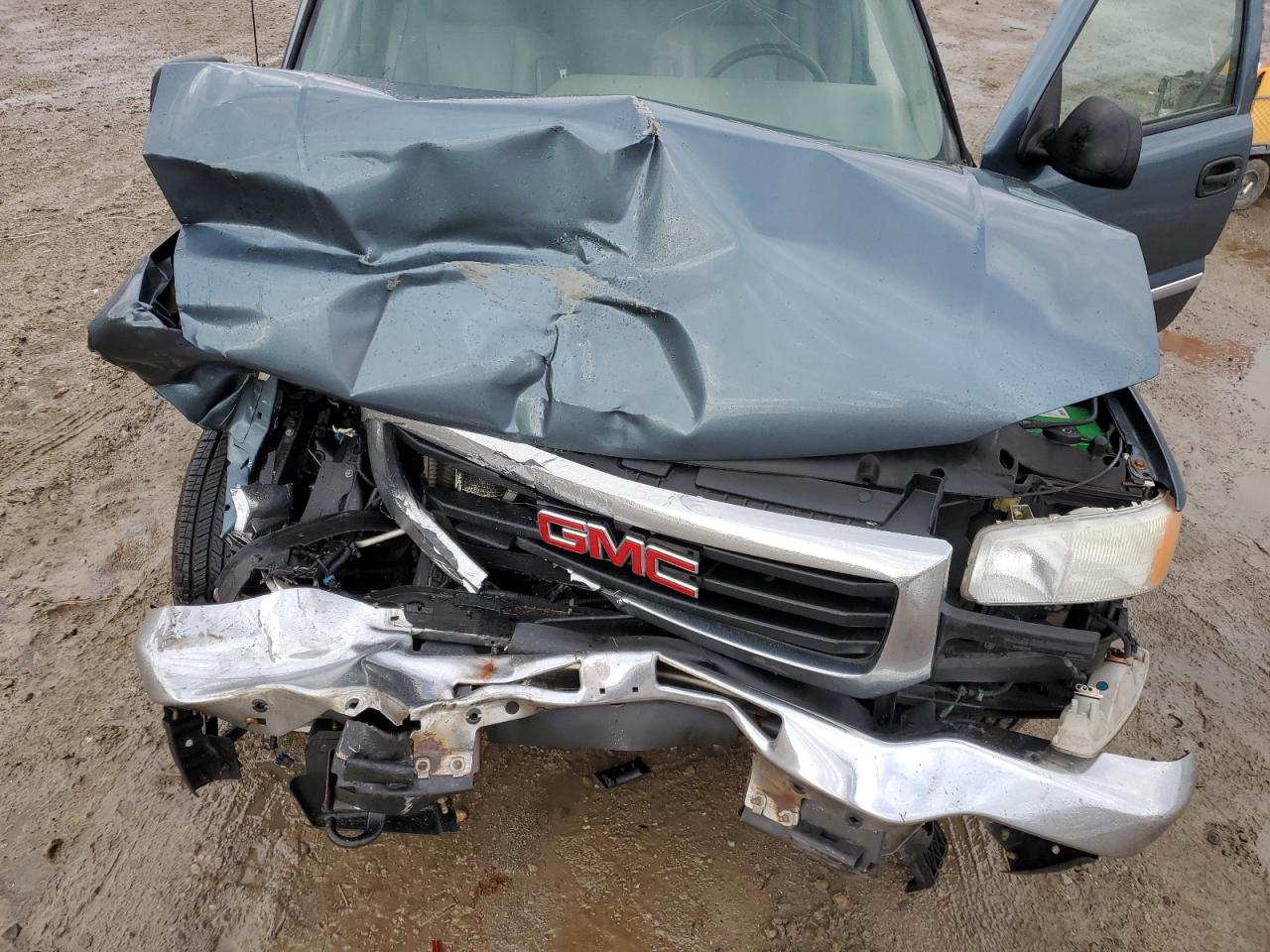 2007 GMC Sierra VIN 2GTEC13Z471100291 Copart auction photo, front end / minor dent/scratches damage thumbnail 12
