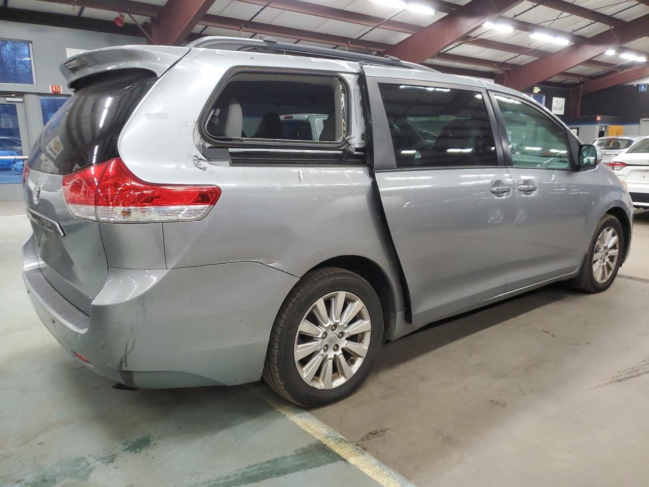 2011 Toyota Sienna VIN 5TDDK3DC6BS017693 Copart auction photo, side / minor dent/scratches damage thumbnail 3