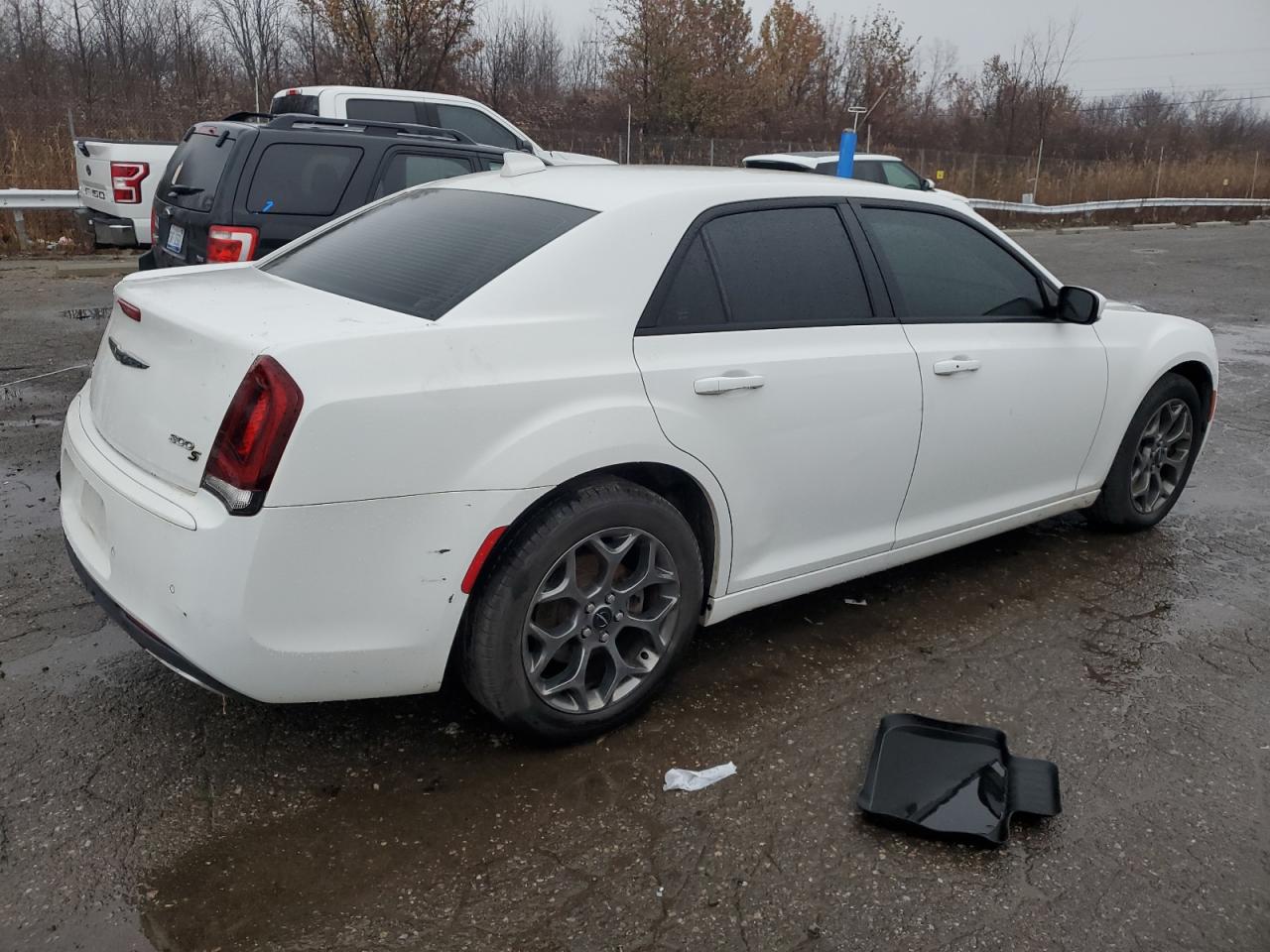 2017 Chrysler 300 VIN 2C3CCAGGXHH577854 Copart auction photo, minor dent/scratches damage thumbnail 3