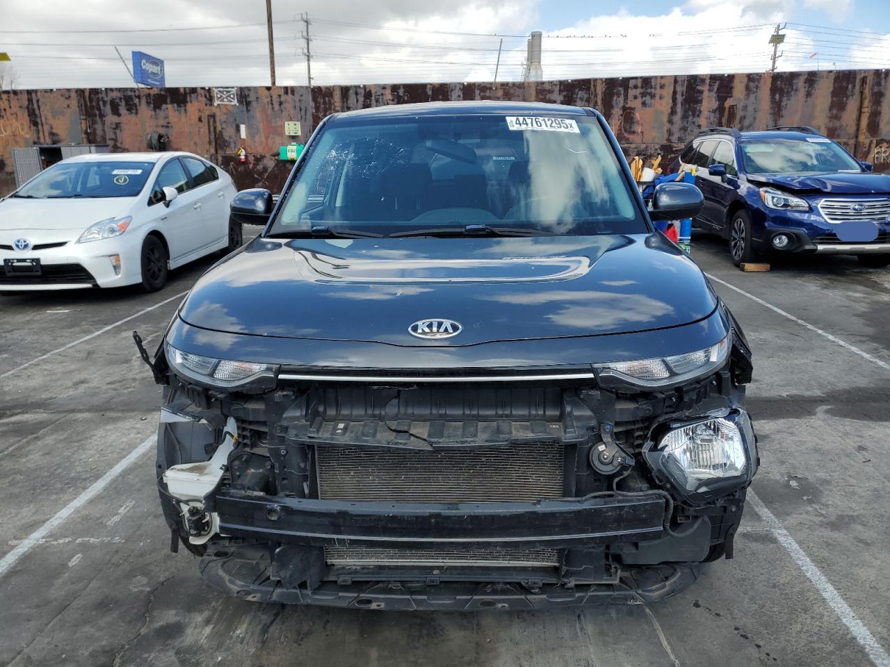 2020 KIA Soul VIN KNDJ23AU0L7005695 Copart auction photo, front end / vandalism damage thumbnail 5