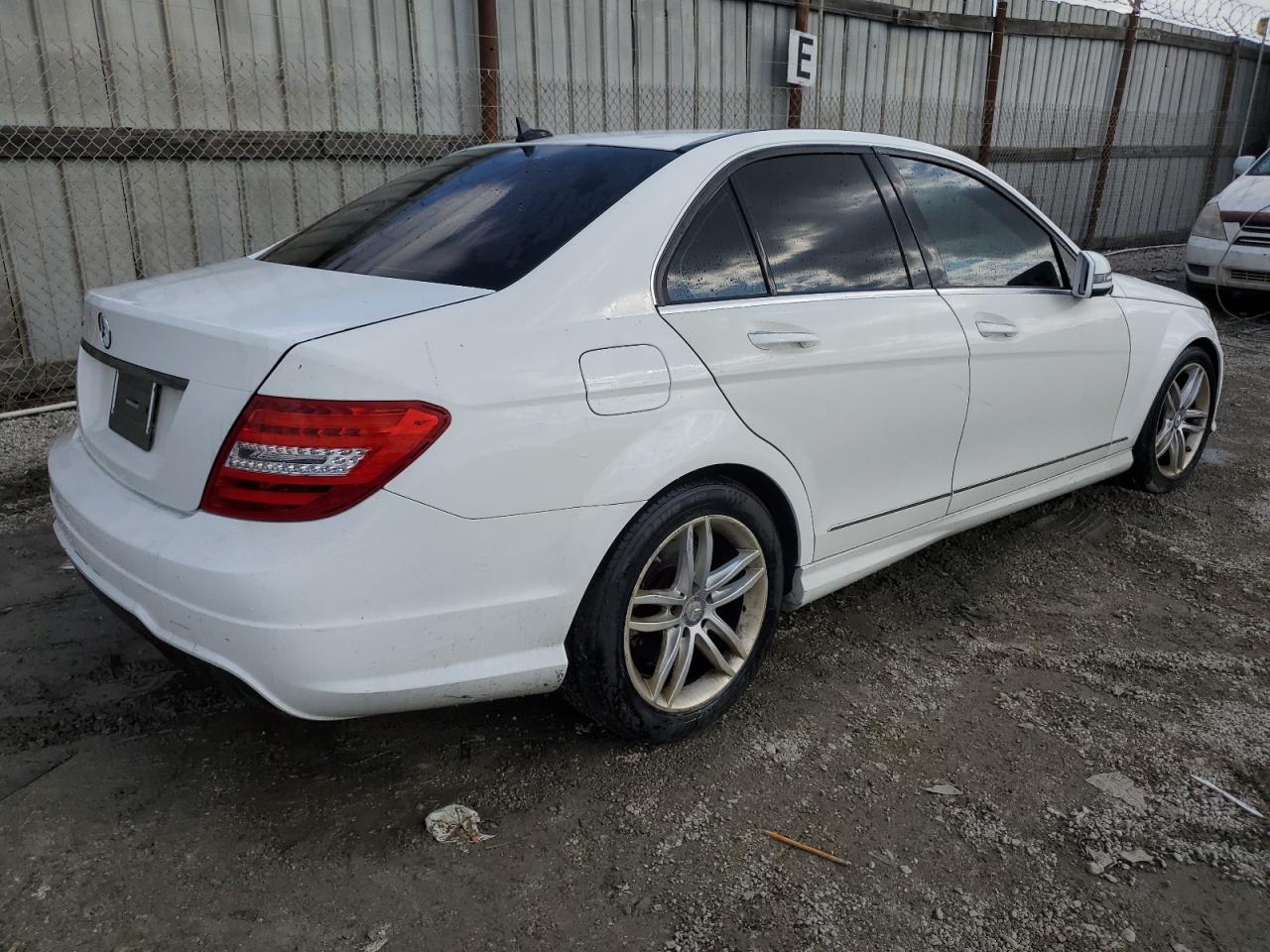 2014 Mercedes-Benz C-klasse VIN WDDGF4HB4EA961833 Copart auction photo, front end damage thumbnail 3