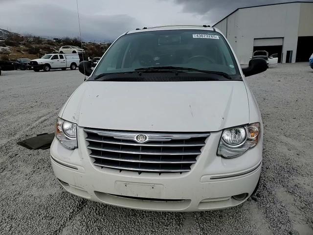 2005 Chrysler Town & Country VIN 2C8GP64L85R227899 Copart auction photo, minor dent/scratches damage thumbnail 11