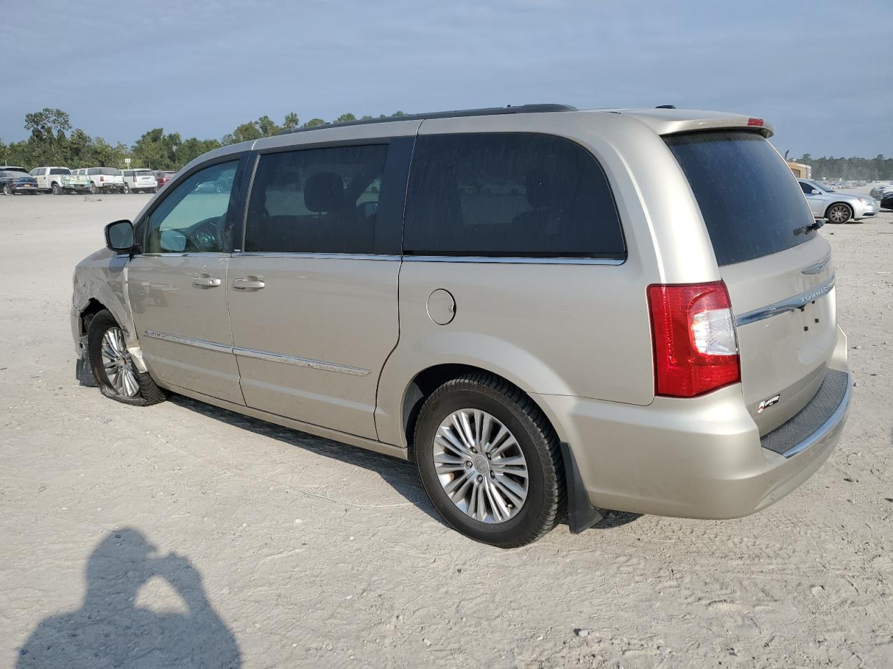 2013 Chrysler Town & Country VIN 2C4RC1CG2DR667791 Copart auction photo, front end damage thumbnail 2