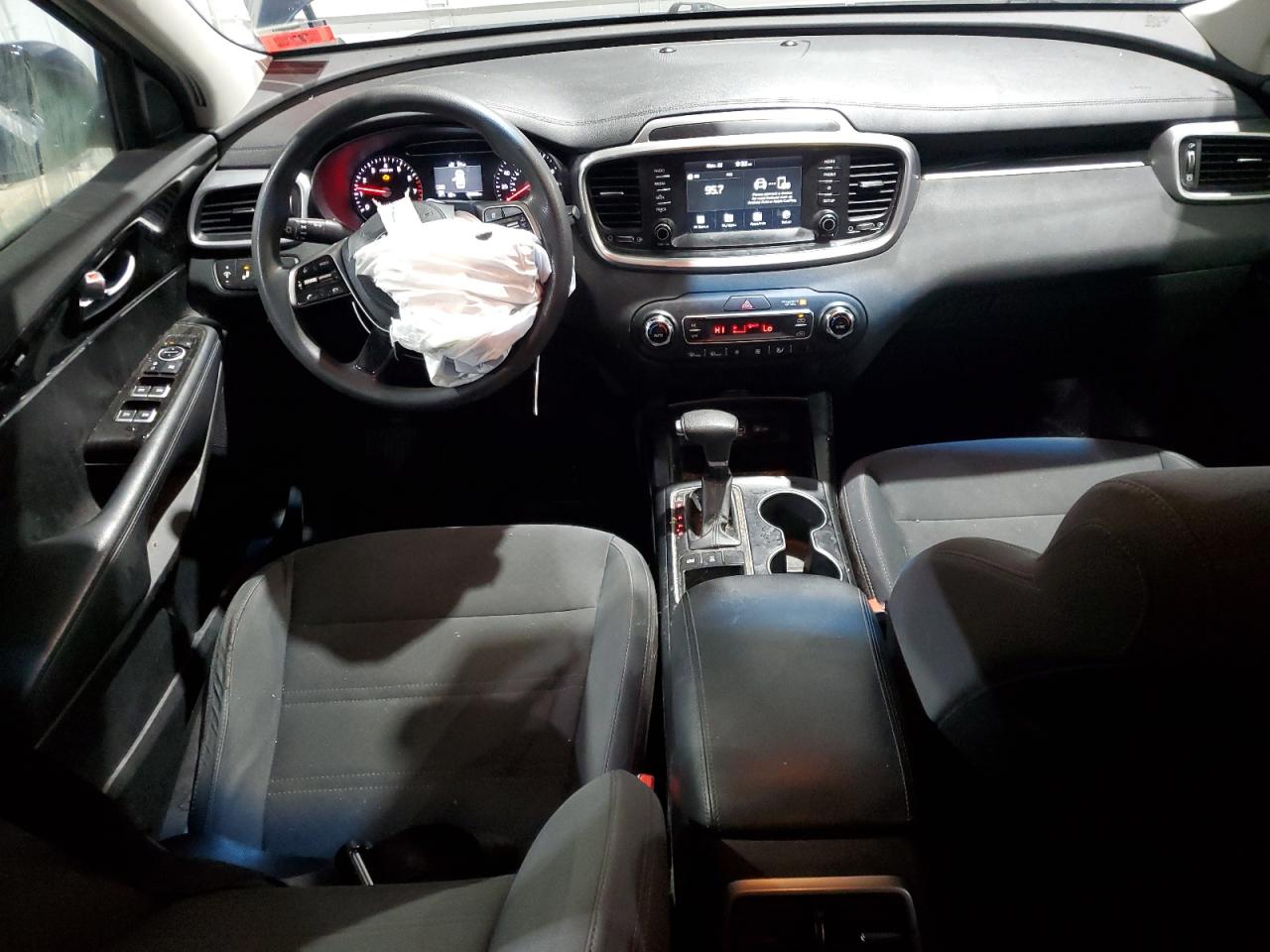 2019 KIA Sorento VIN 5XYPGDA5XKG466821 Copart auction photo, front end / minor dent/scratches damage thumbnail 8