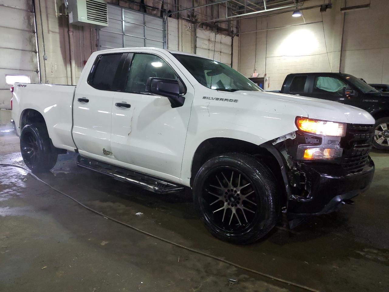 2019 Chevrolet Silverado VIN 1GCRYAEF7KZ186475 Copart auction photo, front end / side damage thumbnail 4