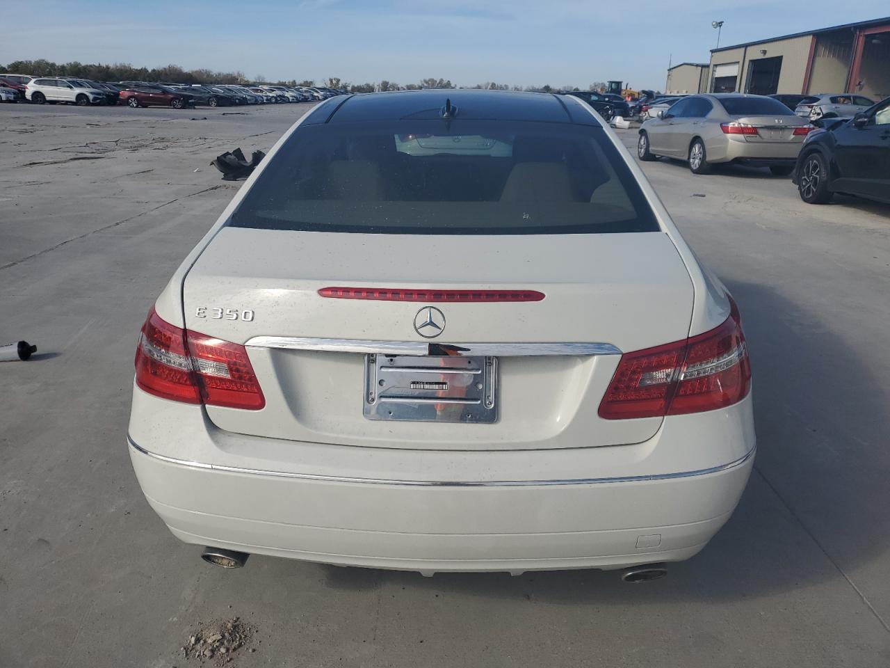 2011 Mercedes-Benz E-klasse VIN WDDKJ5GB2BF107776 Copart auction photo, side / minor dent/scratches damage thumbnail 6