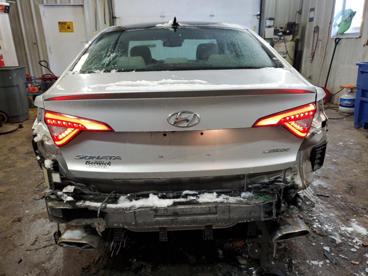 2015 Hyundai Sonata VIN 5NPE34AF5FH031781 Copart auction photo, rear end / minor dent/scratches damage thumbnail 6