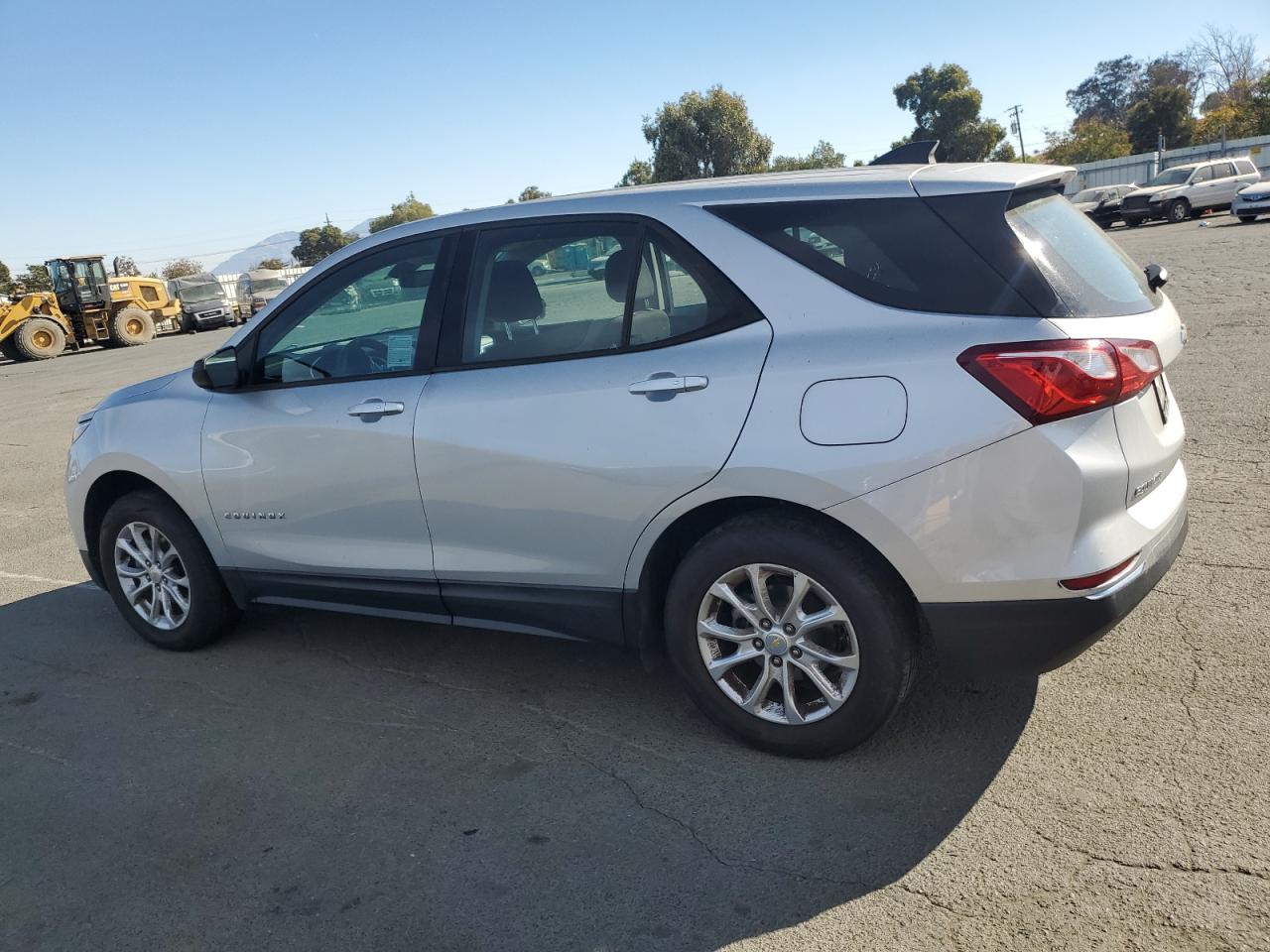 2018 Chevrolet Equinox VIN 2GNAXREV9J6206152 Copart auction photo, all over damage thumbnail 2