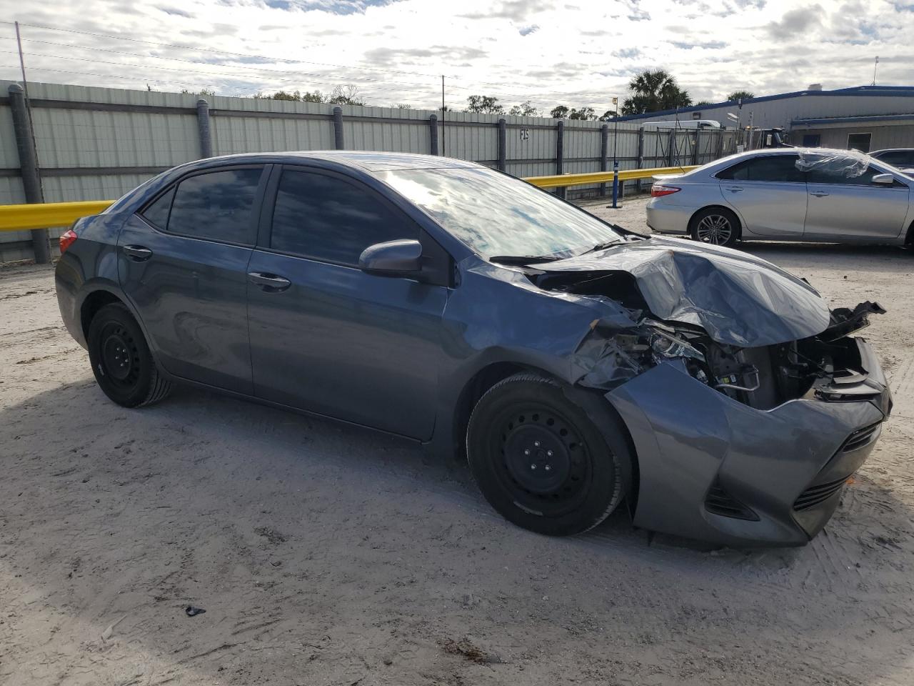 2019 Toyota Corolla VIN 2T1BURHE8KC170438 Copart auction photo, front end / side damage thumbnail 4