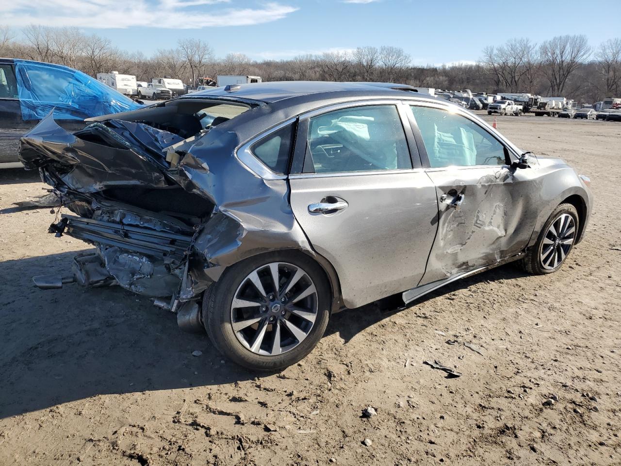 2017 Nissan Altima VIN 1N4AL3AP3HC152198 Copart auction photo, rear end / side damage thumbnail 3