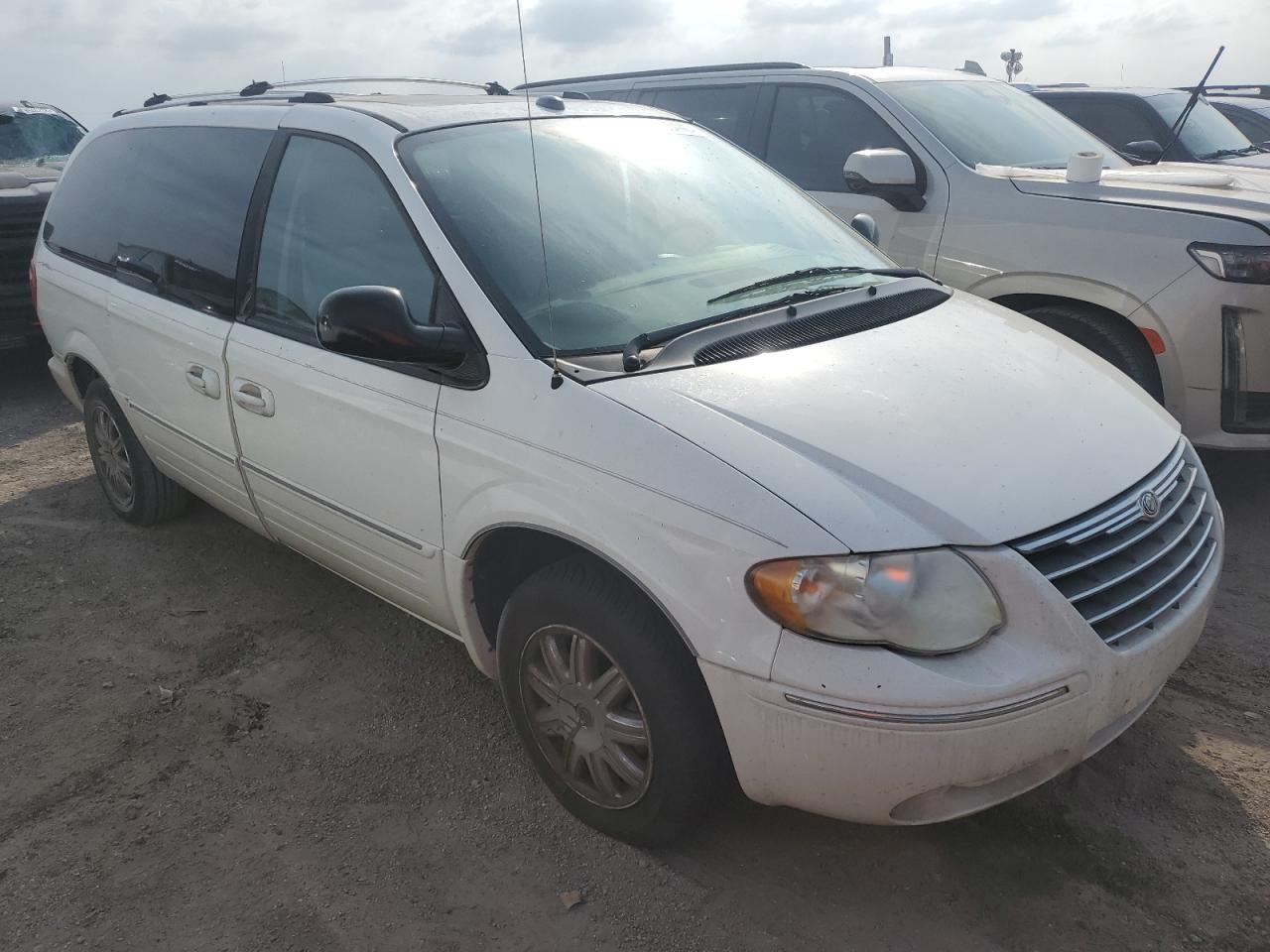 2005 Chrysler Town & Country VIN 2C4GP64LX5R582719 Copart auction photo, water/flood damage thumbnail 4