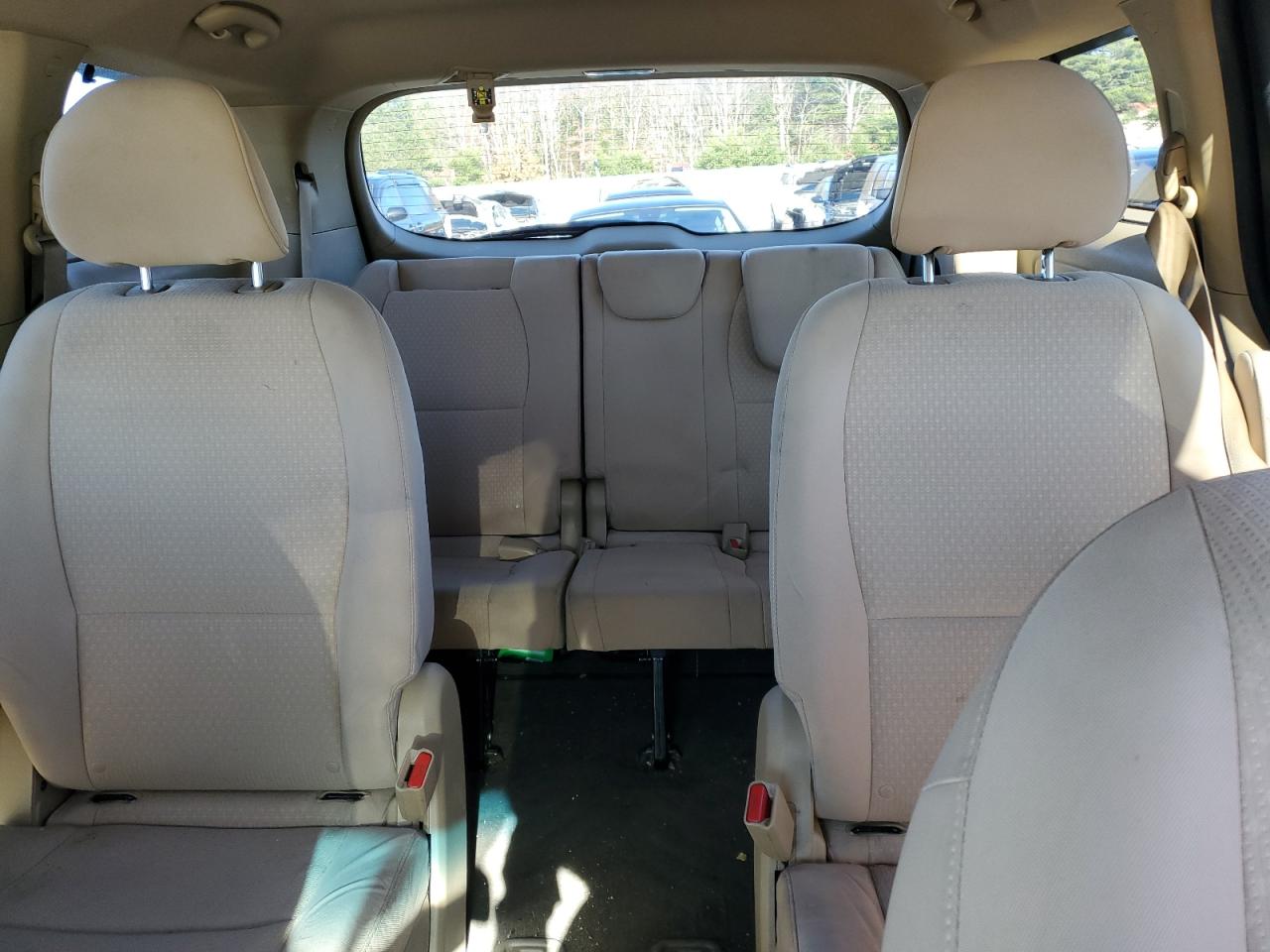 2016 KIA Sedona VIN KNDMB5C12G6105854 Copart auction photo, front end / minor dent/scratches damage thumbnail 10
