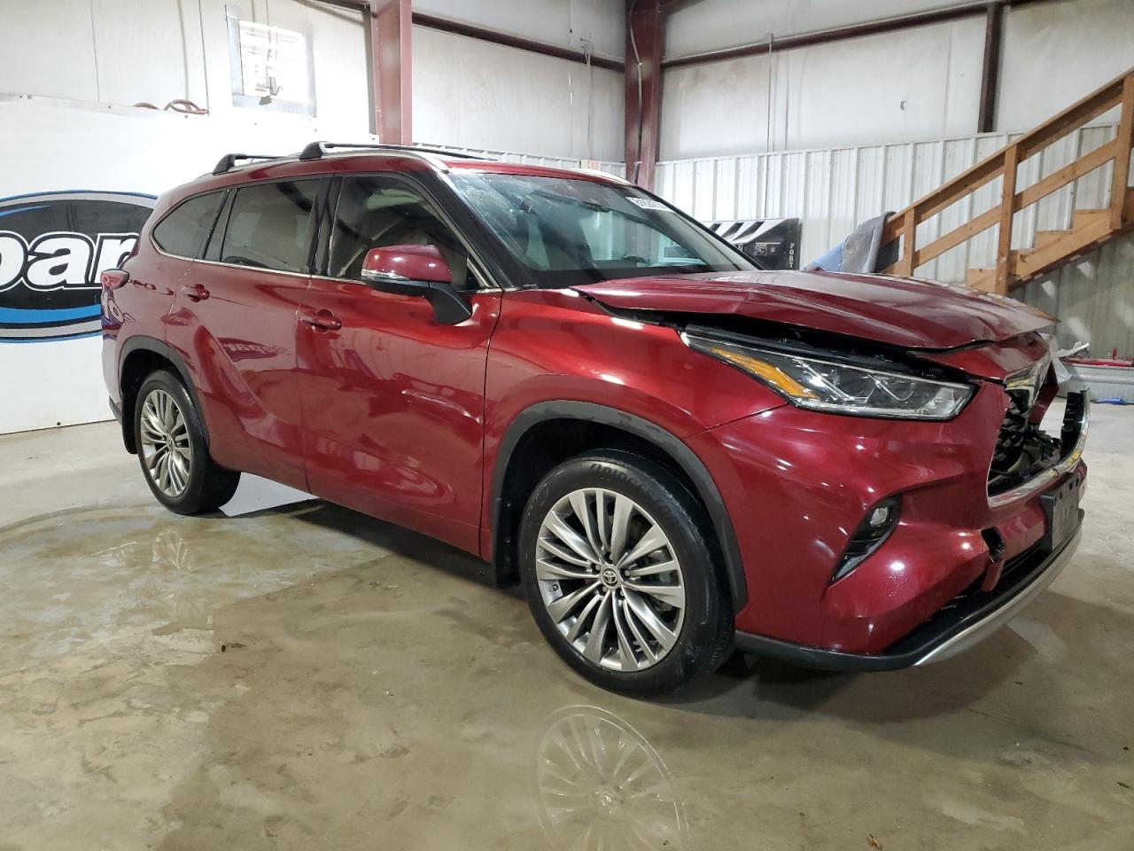 2020 Toyota Highlander VIN 5TDFZRBH3LS050447 Copart auction photo, front end / minor dent/scratches damage thumbnail 4