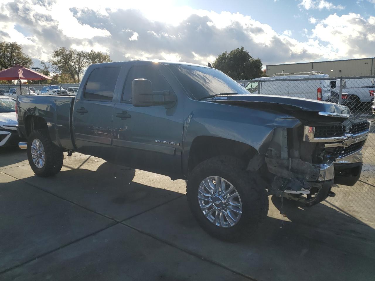 2008 Chevrolet Silverado VIN 1GCHK23668F175581 Copart auction photo, front end / rear end damage thumbnail 4