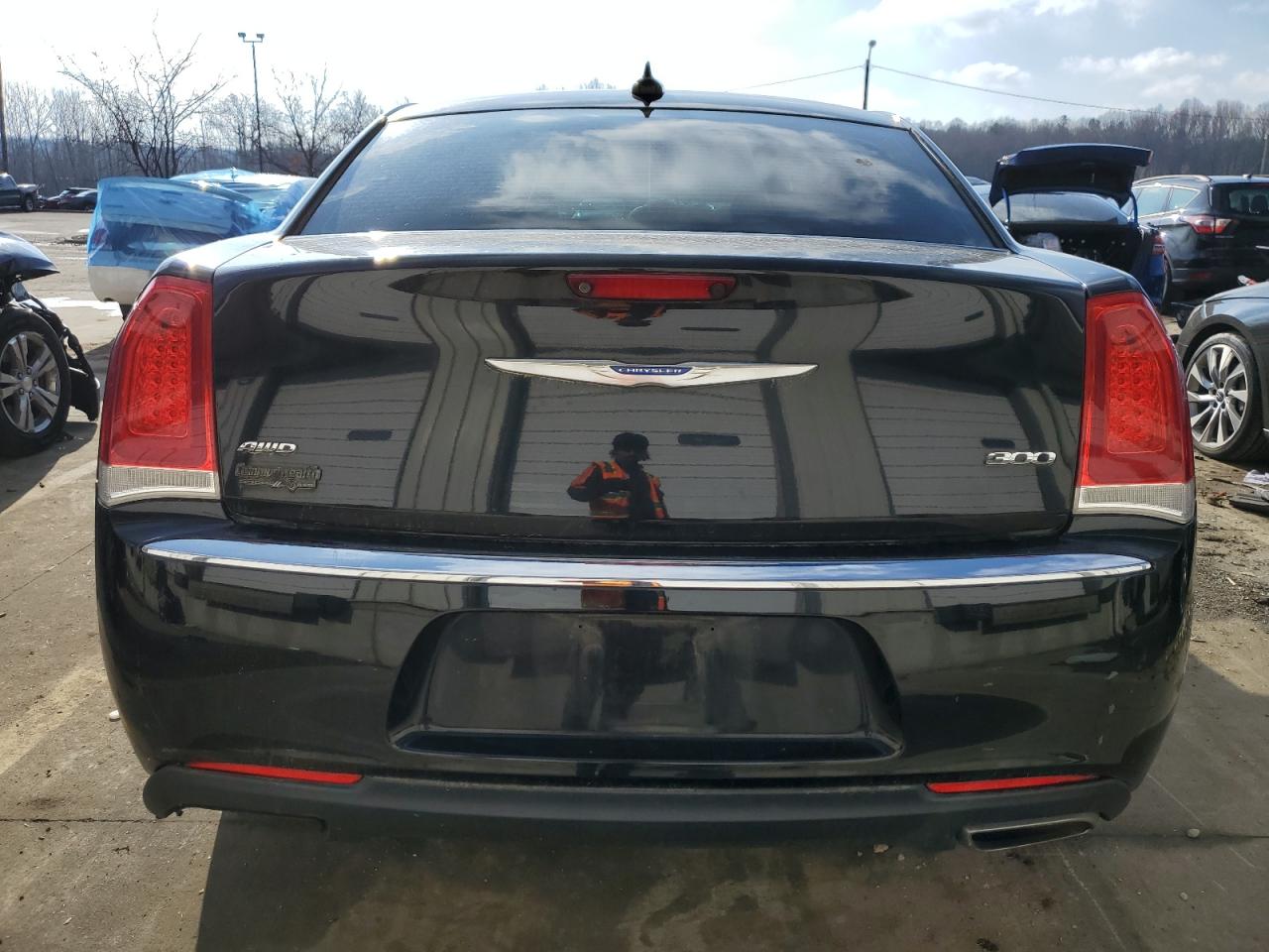 2018 Chrysler 300 VIN 2C3CCAKG6JH268704 Copart auction photo, front end damage thumbnail 6
