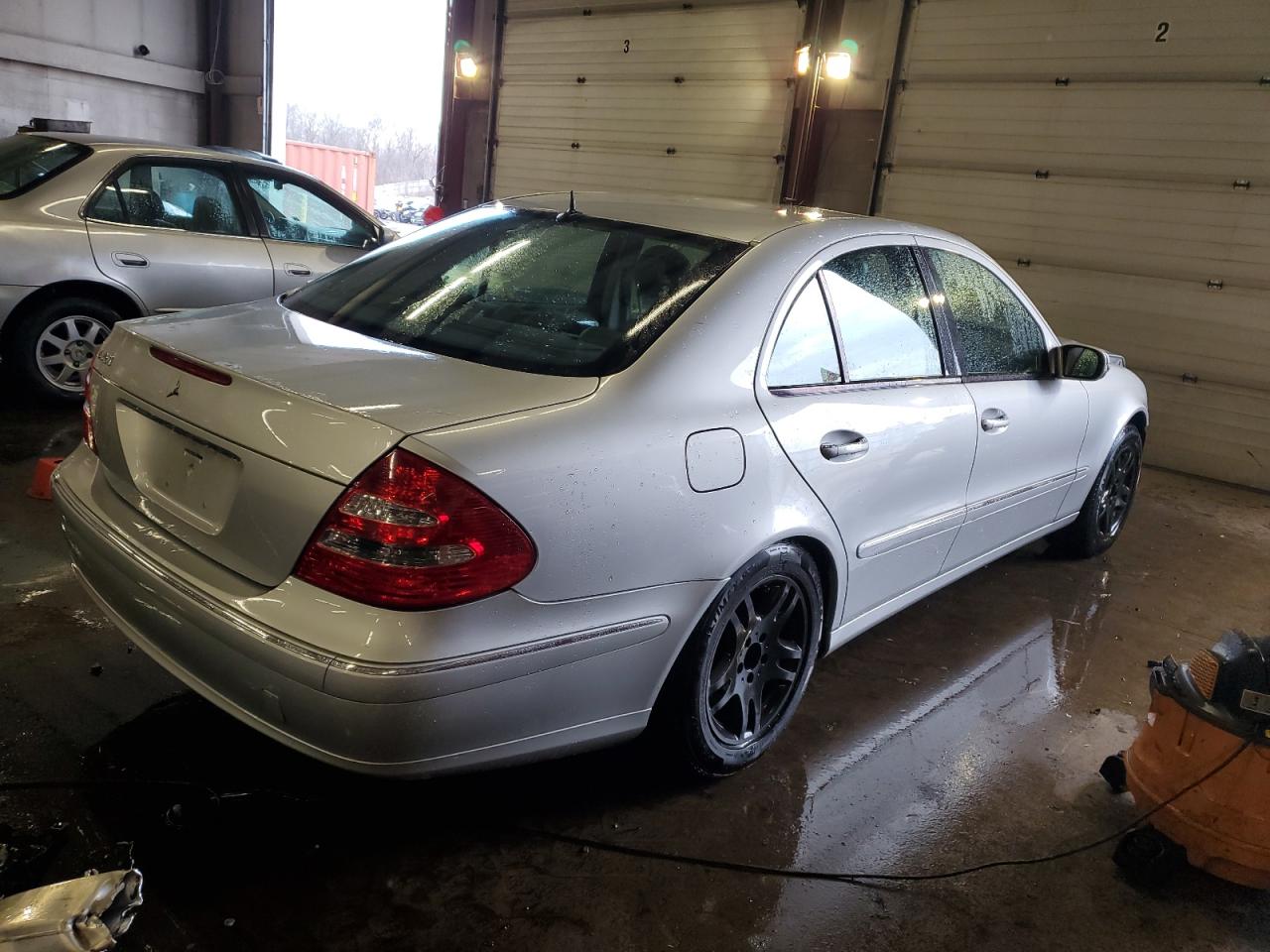 2003 Mercedes-Benz E-klasse VIN WDBUF65JX3A104125 Copart auction photo, front end / minor dent/scratches damage thumbnail 3