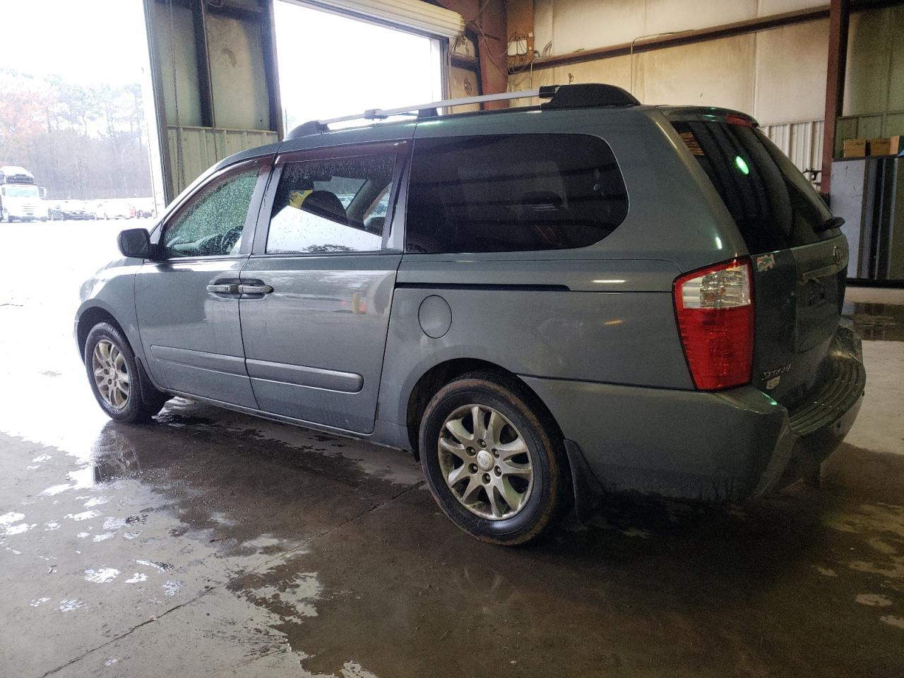 2007 KIA Sedona VIN KNDMB233576162999 Copart auction photo, burn - engine damage thumbnail 2