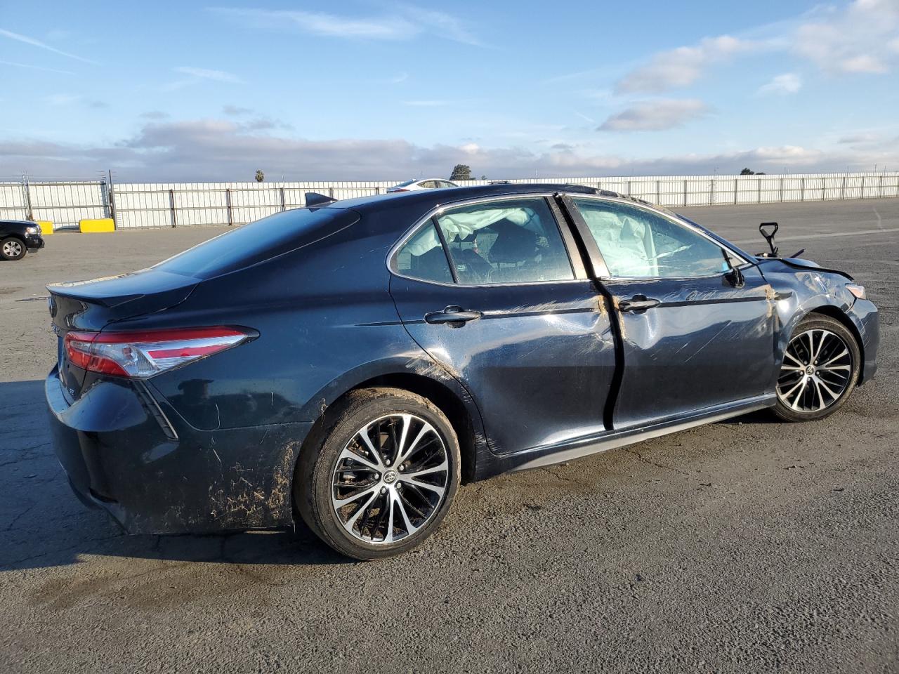 2020 Toyota Camry VIN 4T1G11AKXLU962669 Copart auction photo, rollover damage thumbnail 3
