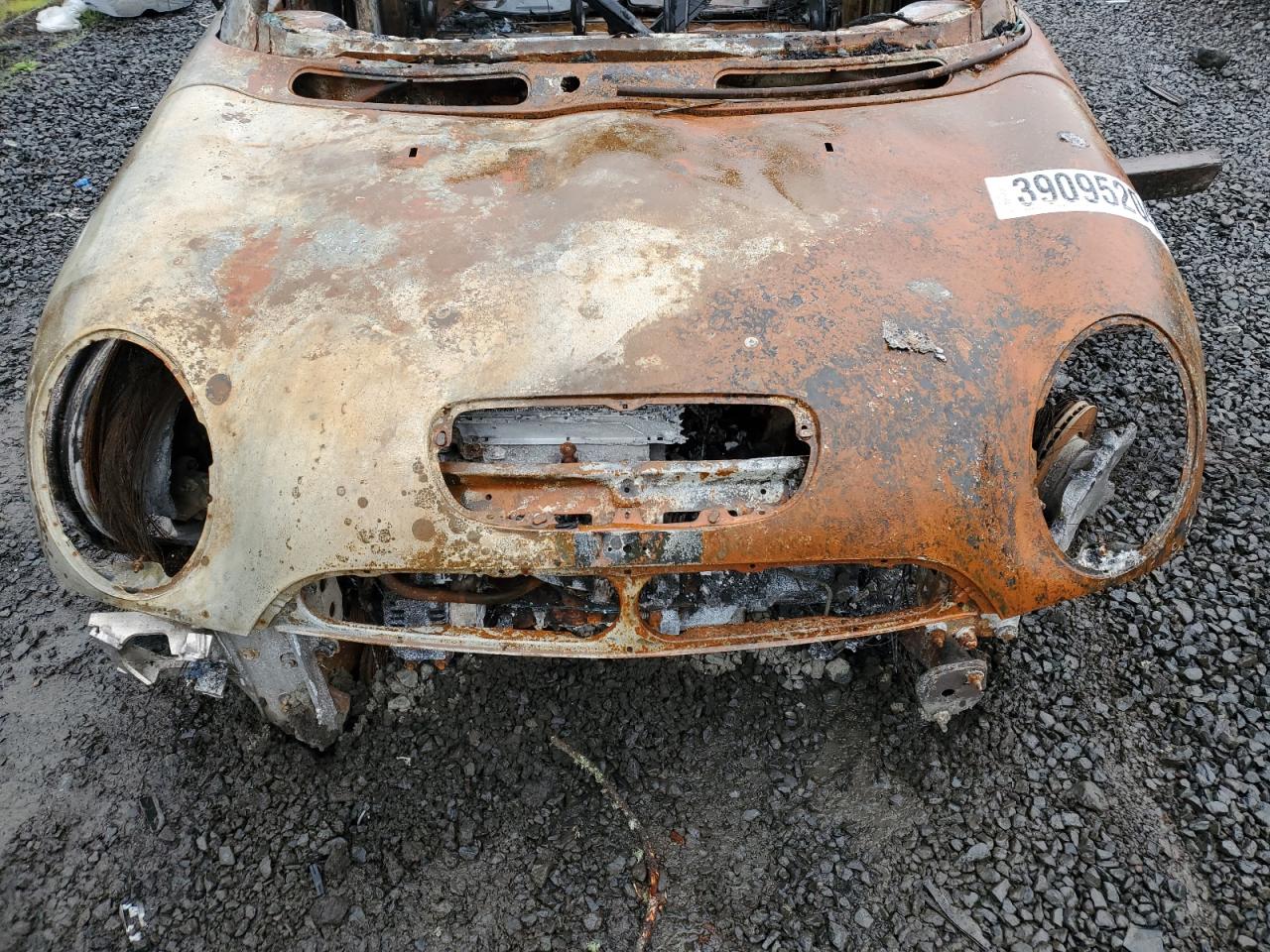 2005 MINI Cooper VIN WMWRH33445TF80827 Copart auction photo, burn damage thumbnail 12