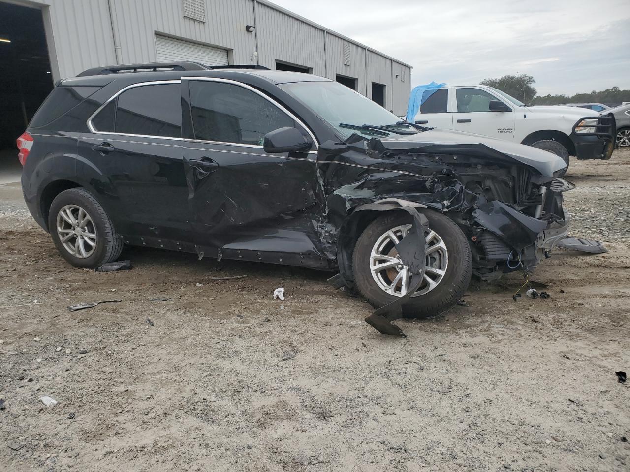 2017 Chevrolet Equinox VIN 2GNALCEK0H1606607 Copart auction photo, front end / side damage thumbnail 4