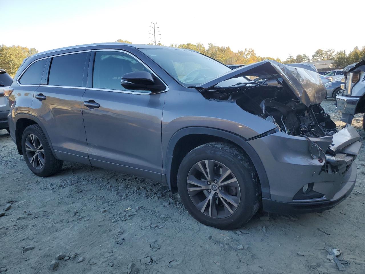 2016 Toyota Highlander VIN 5TDJKRFH4GS325502 Copart auction photo, front end damage thumbnail 4