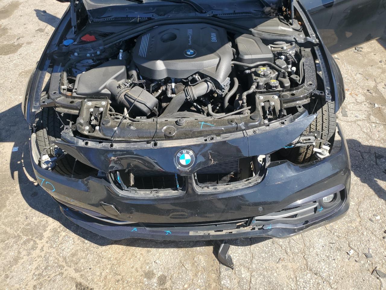 2018 BMW 3er VIN WBA8B9G51JNV00169 Copart auction photo, front end damage thumbnail 11
