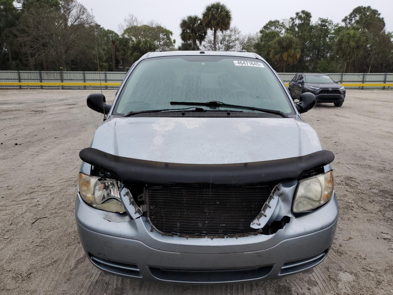 2006 Chrysler Town & Country VIN 1A4GP45R86B733106 Copart auction photo, front end / side damage thumbnail 5
