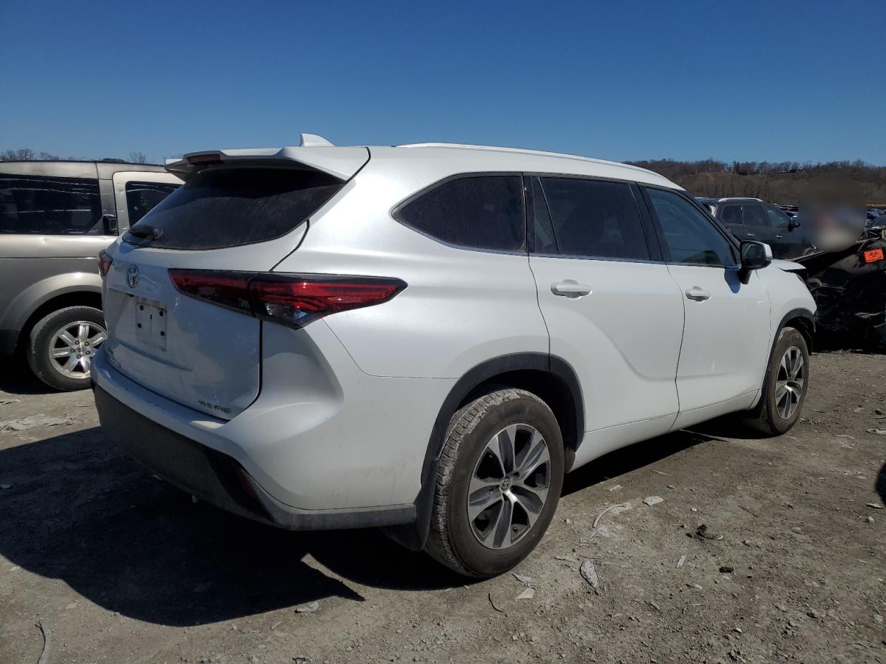 2022 Toyota Highlander VIN 5TDGZRBH7NS592576 Copart auction photo, front end damage thumbnail 3